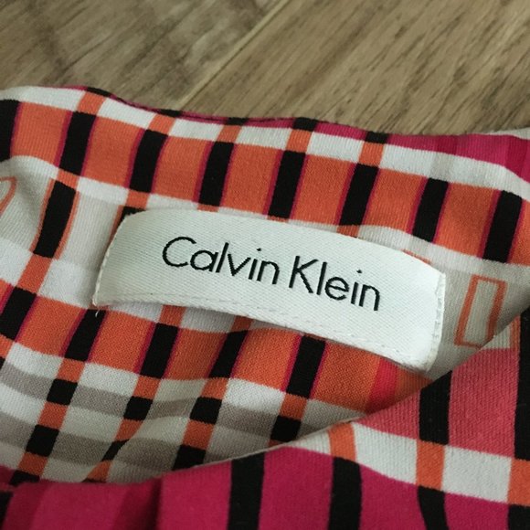 Calvin Klein Retro Geometric Print Pleated Stretchy Tank Top - Picture 9 of 14